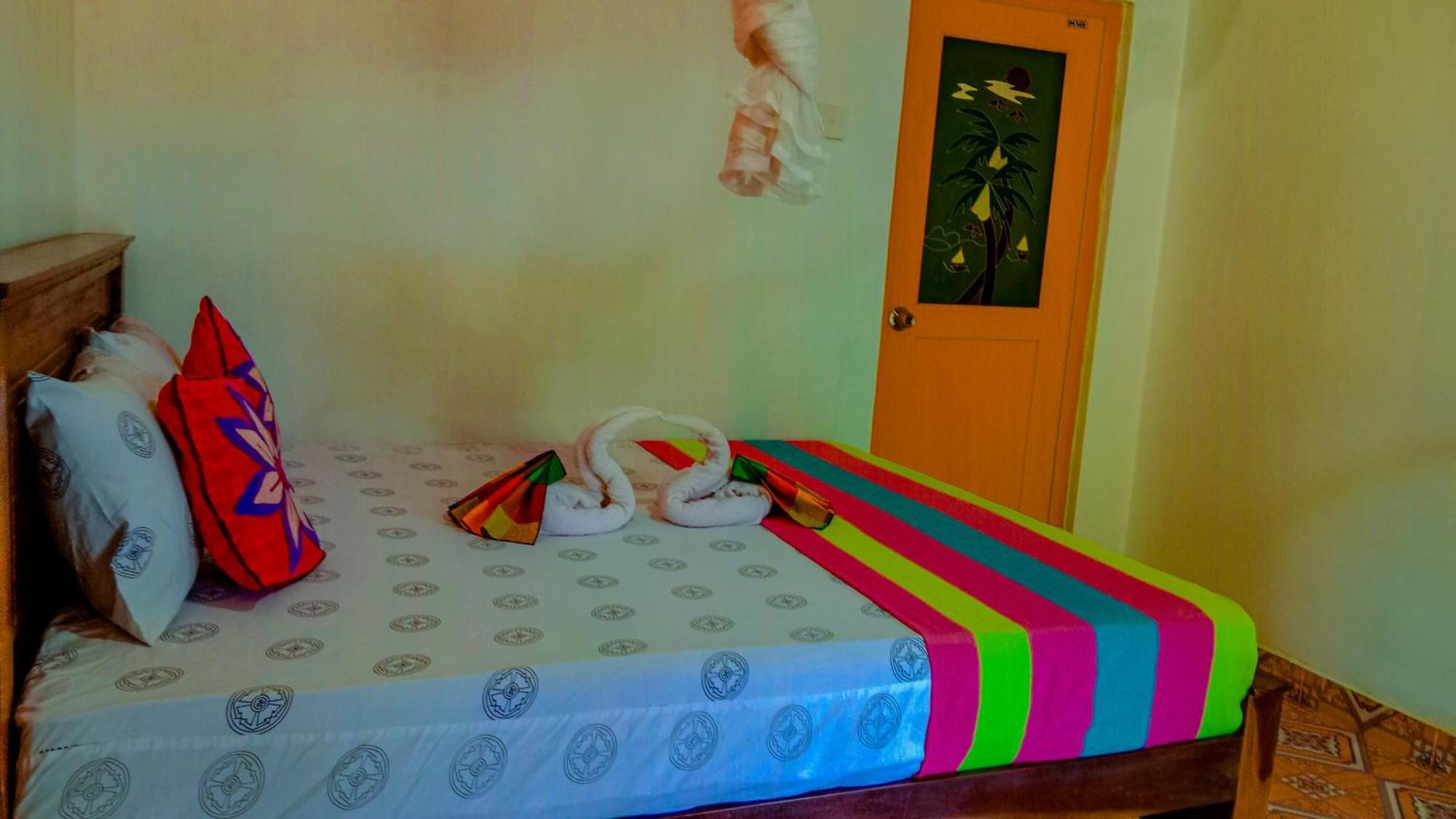 Chanaka Holiday Inn Сігірія Екстер'єр фото