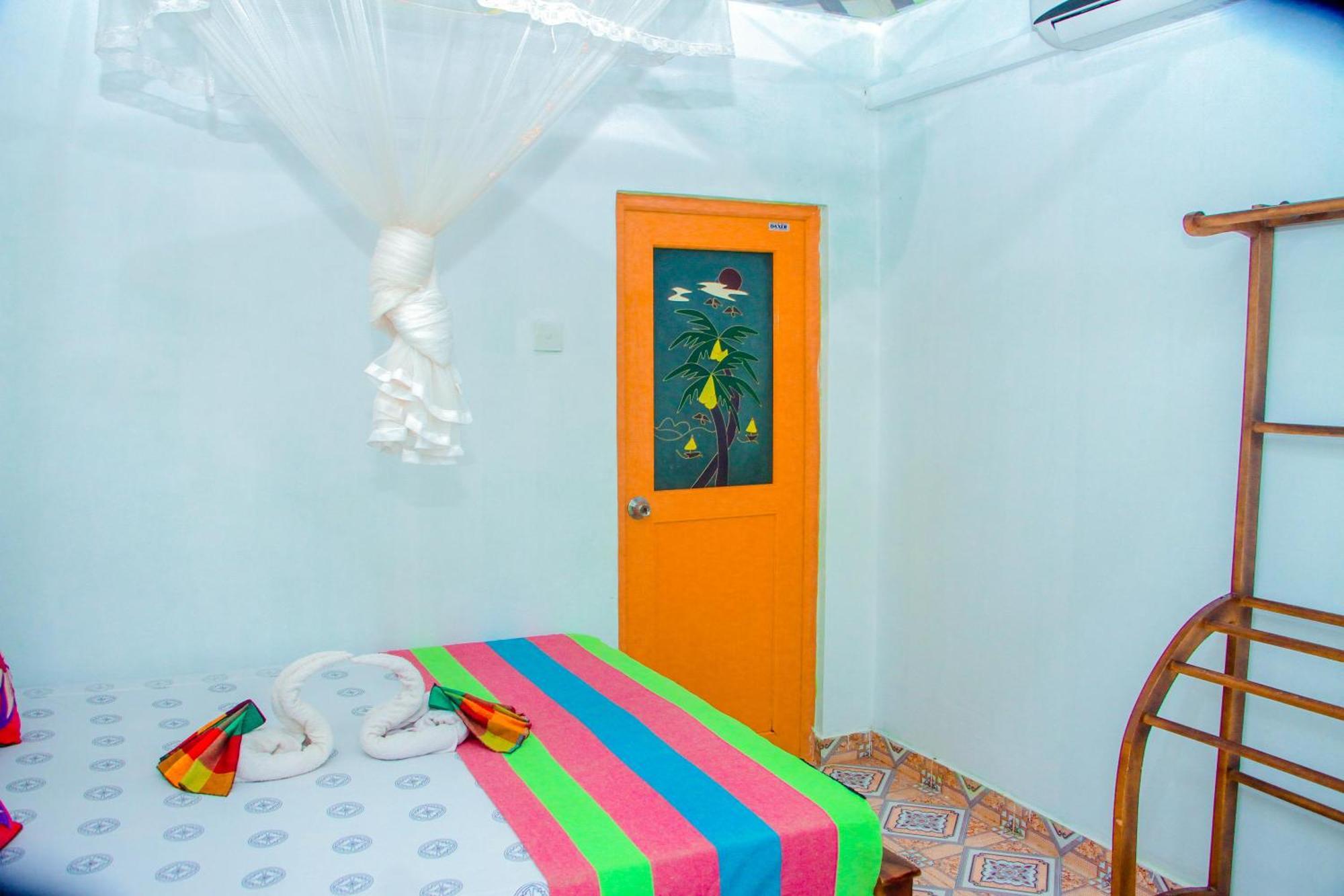 Chanaka Holiday Inn Сігірія Екстер'єр фото