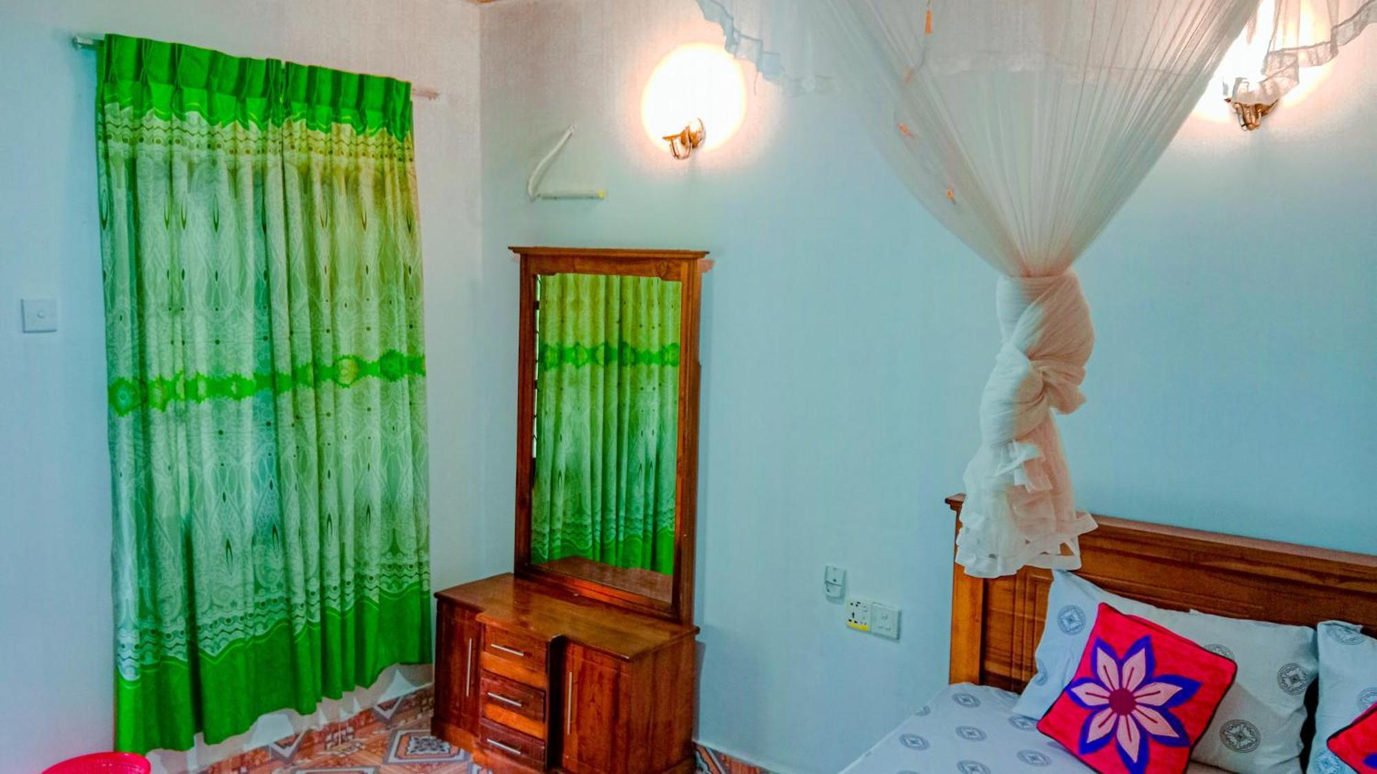 Chanaka Holiday Inn Сігірія Екстер'єр фото