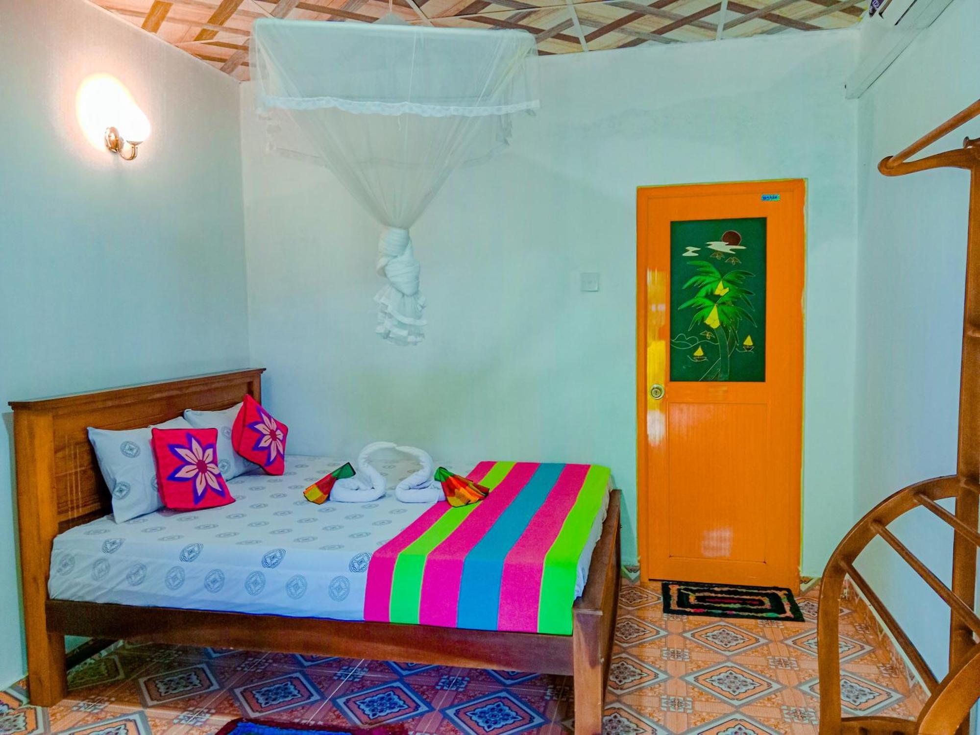 Chanaka Holiday Inn Сігірія Екстер'єр фото