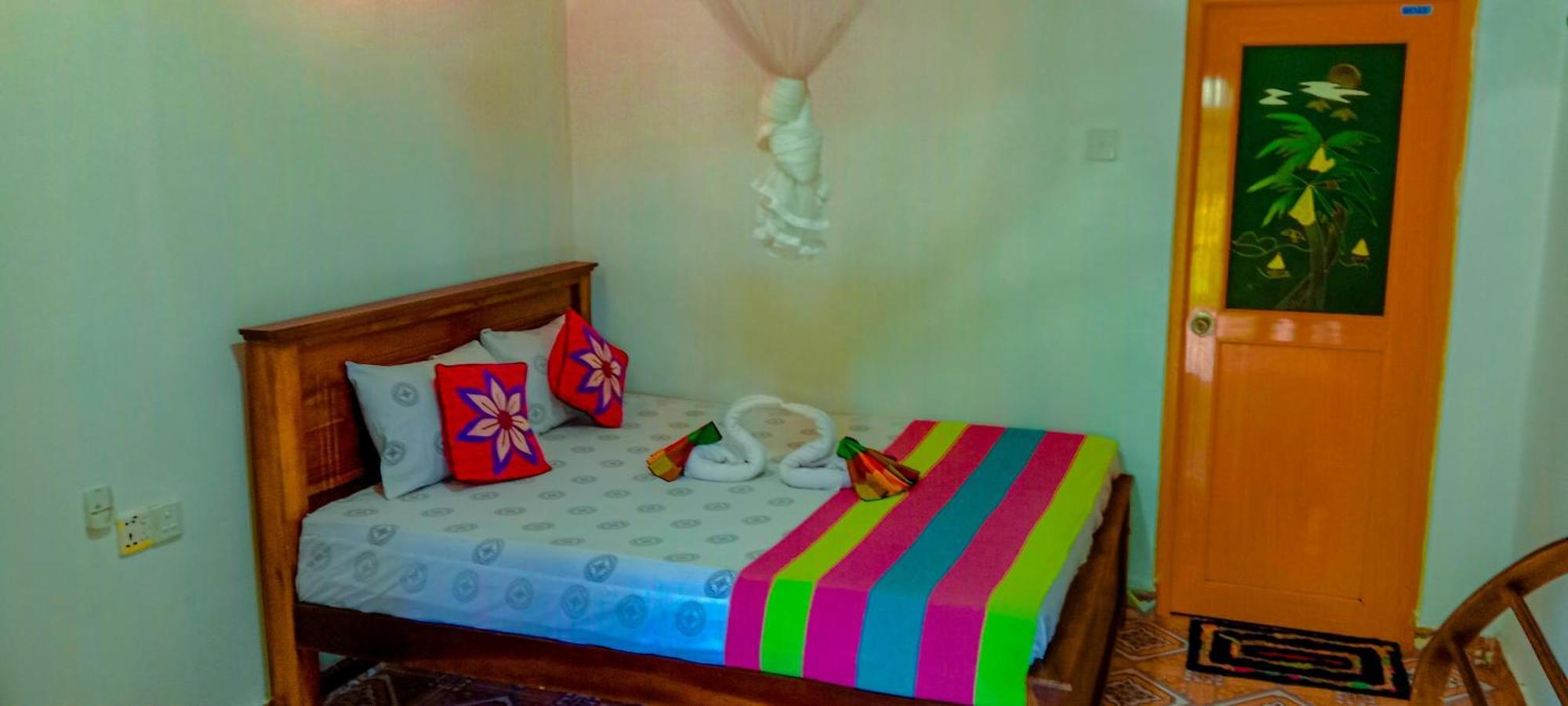Chanaka Holiday Inn Сігірія Екстер'єр фото